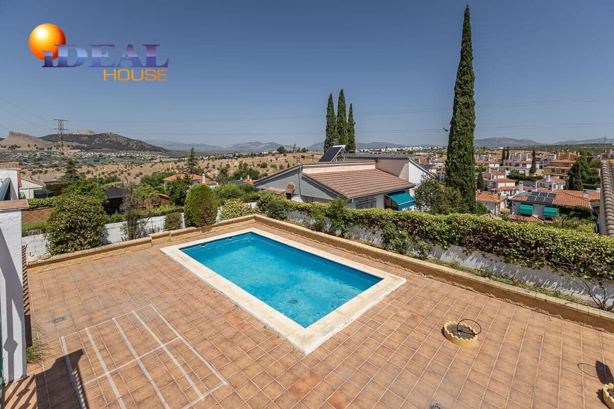 4 bedroom Villa for sale in Peligros with pool garage - € 430,000 (Ref: 9434116)