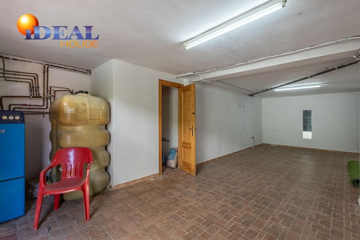 4 bedroom Villa for sale in Peligros with pool garage - € 430,000 (Ref: 9434116)