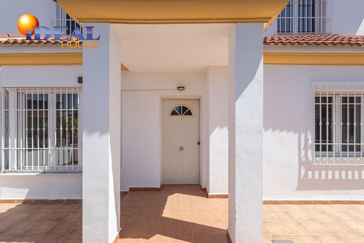 4 bedroom Villa for sale in Peligros with pool garage - € 430,000 (Ref: 9434116)