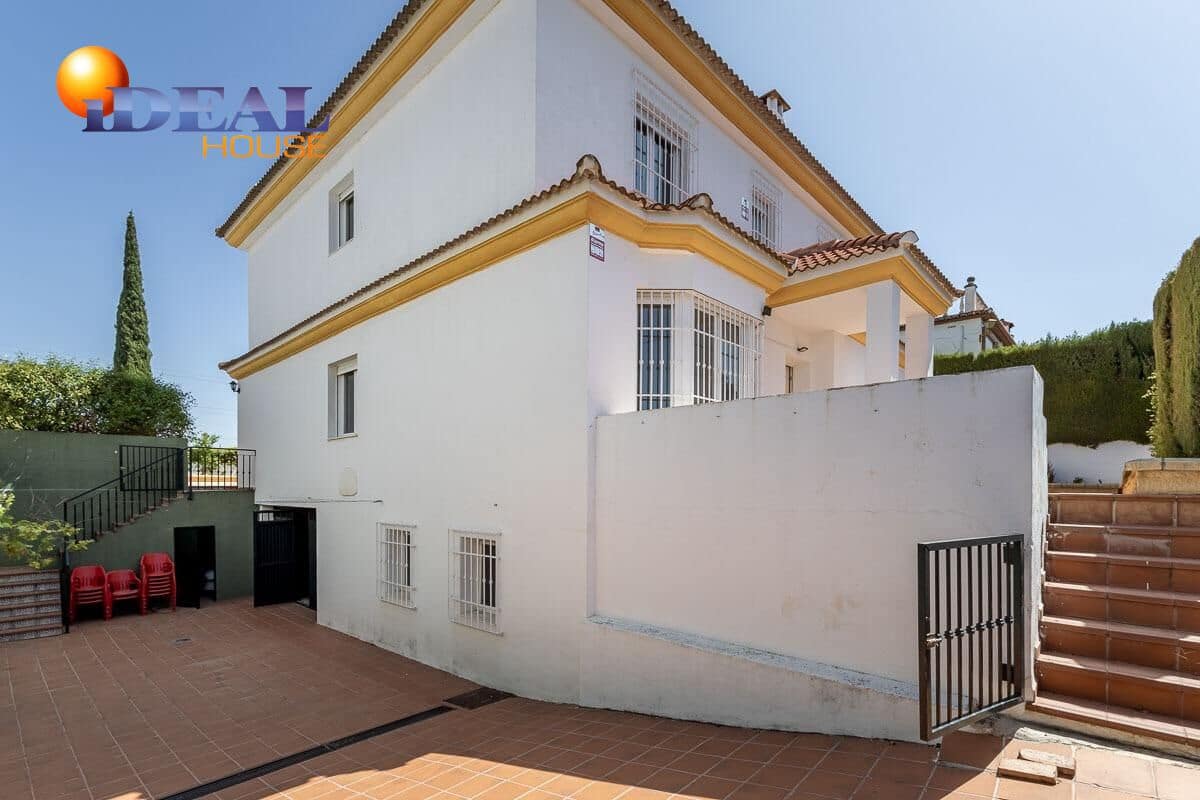 4 bedroom Villa for sale in Peligros with pool garage - € 430,000 (Ref: 9434116)