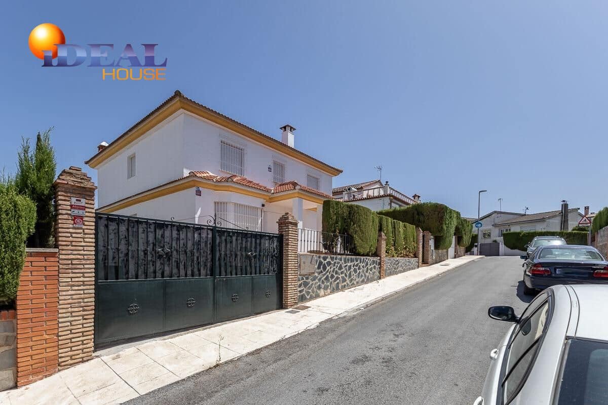 4 bedroom Villa for sale in Peligros with pool garage - € 430,000 (Ref: 9434116)