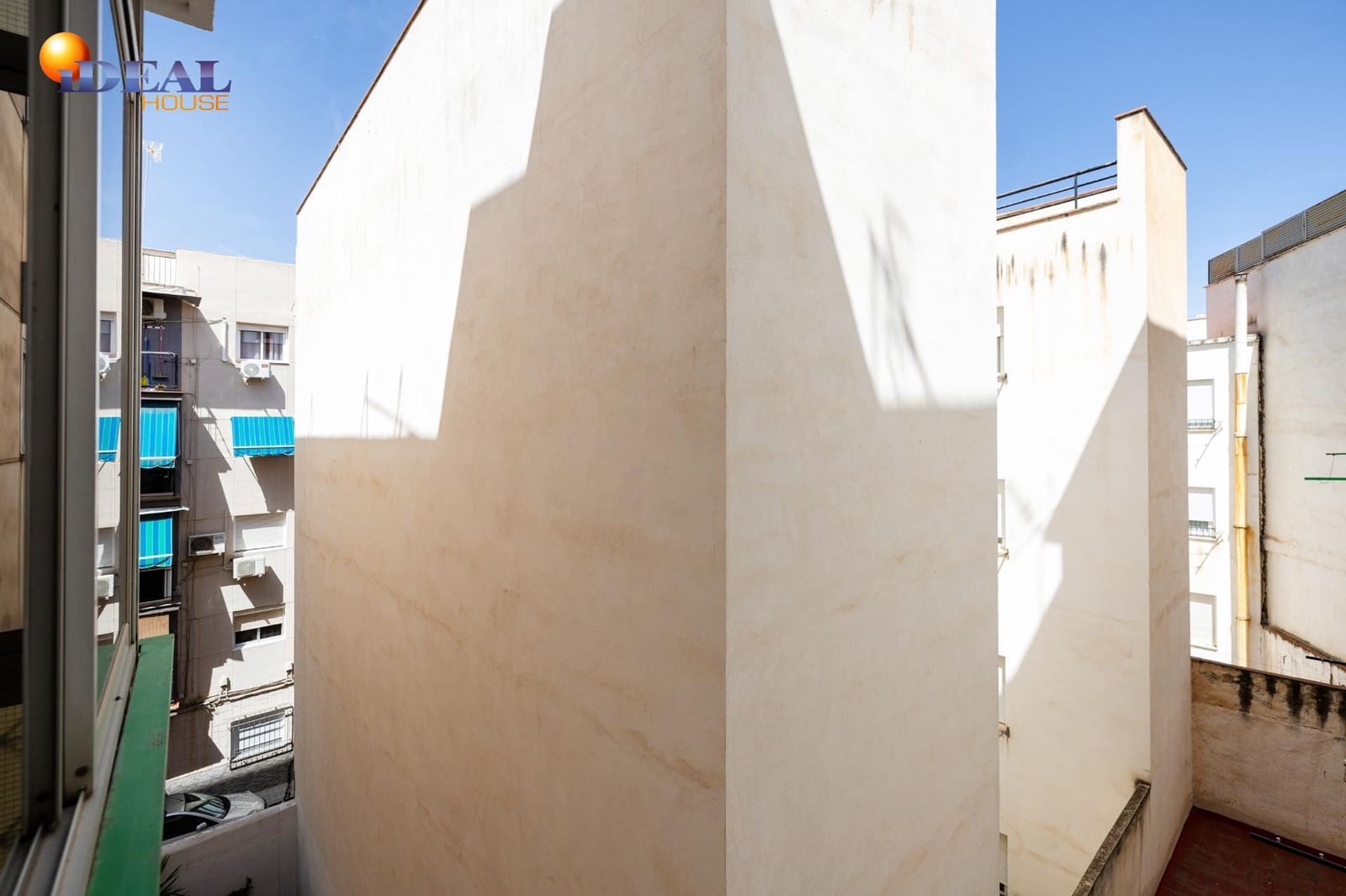 2 bedroom Flat for sale in Granada city - € 129,000 (Ref: 9434119)