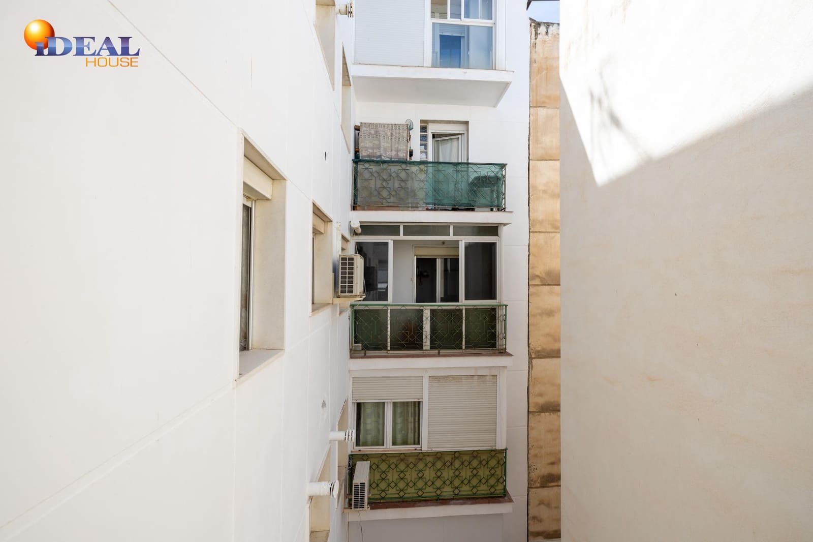 2 bedroom Flat for sale in Granada city - € 129,000 (Ref: 9434119)