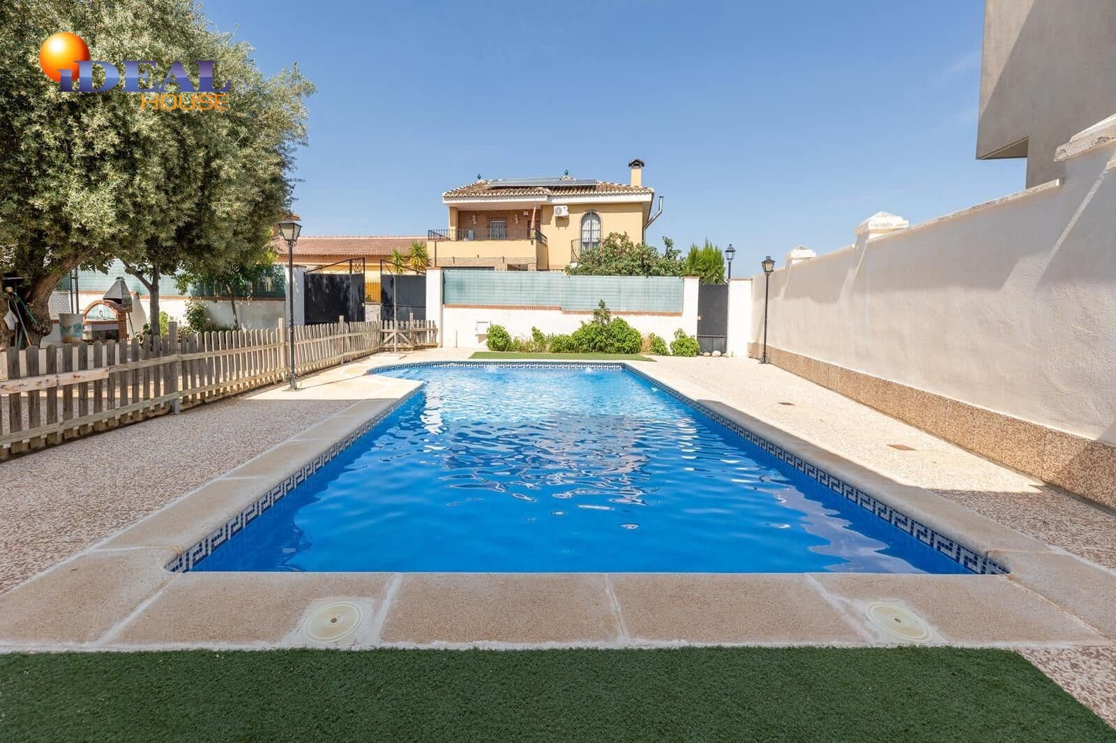 4 bedroom Villa for sale in Ogijares with pool garage - € 375,000 (Ref: 9434120)