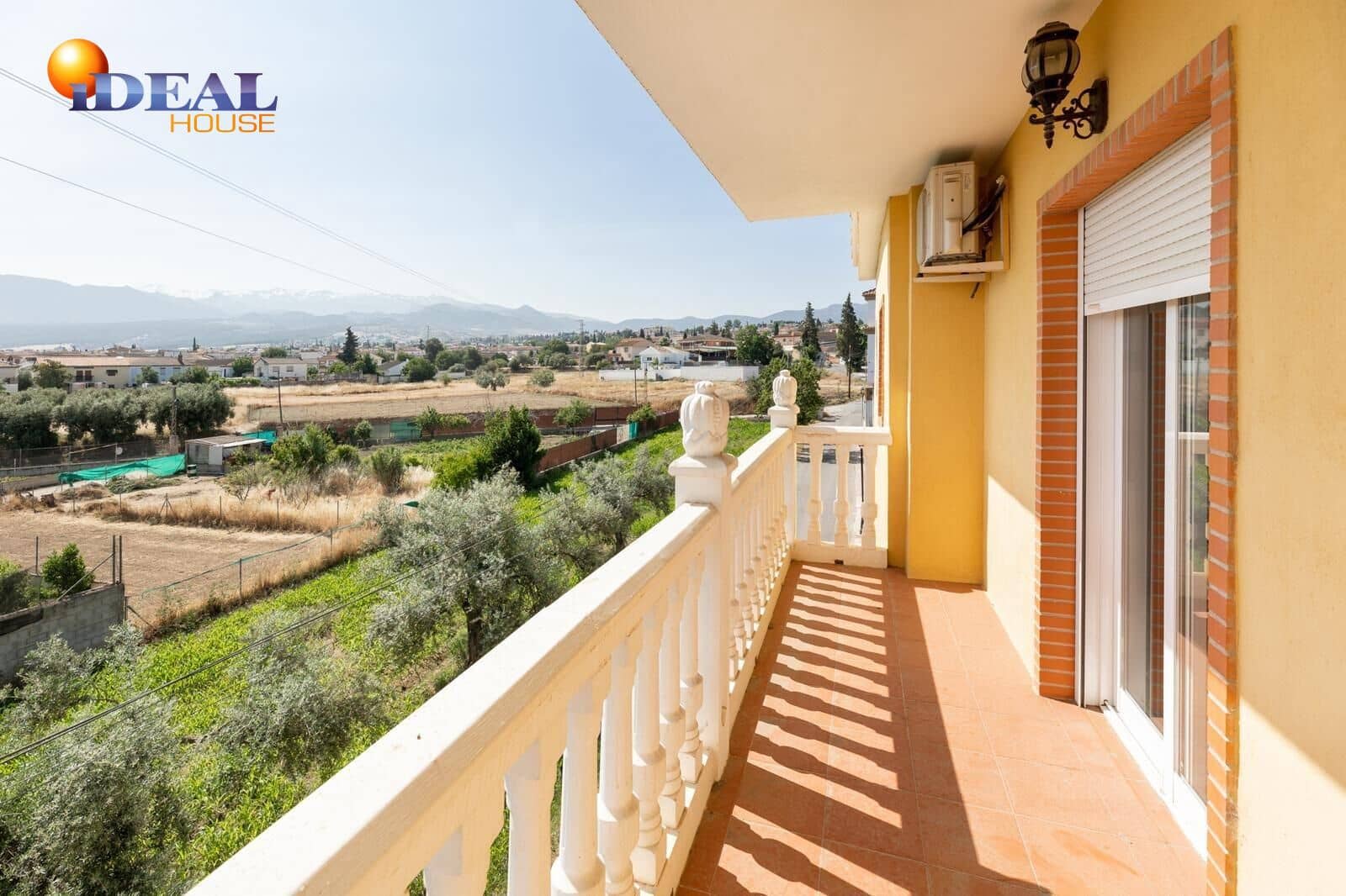 4 bedroom Villa for sale in Ogijares with pool garage - € 375,000 (Ref: 9434120)