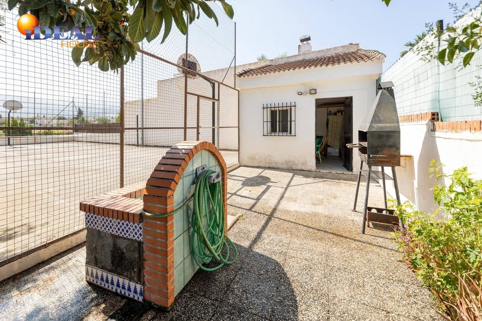 4 bedroom Villa for sale in Ogijares with pool garage - € 375,000 (Ref: 9434120)