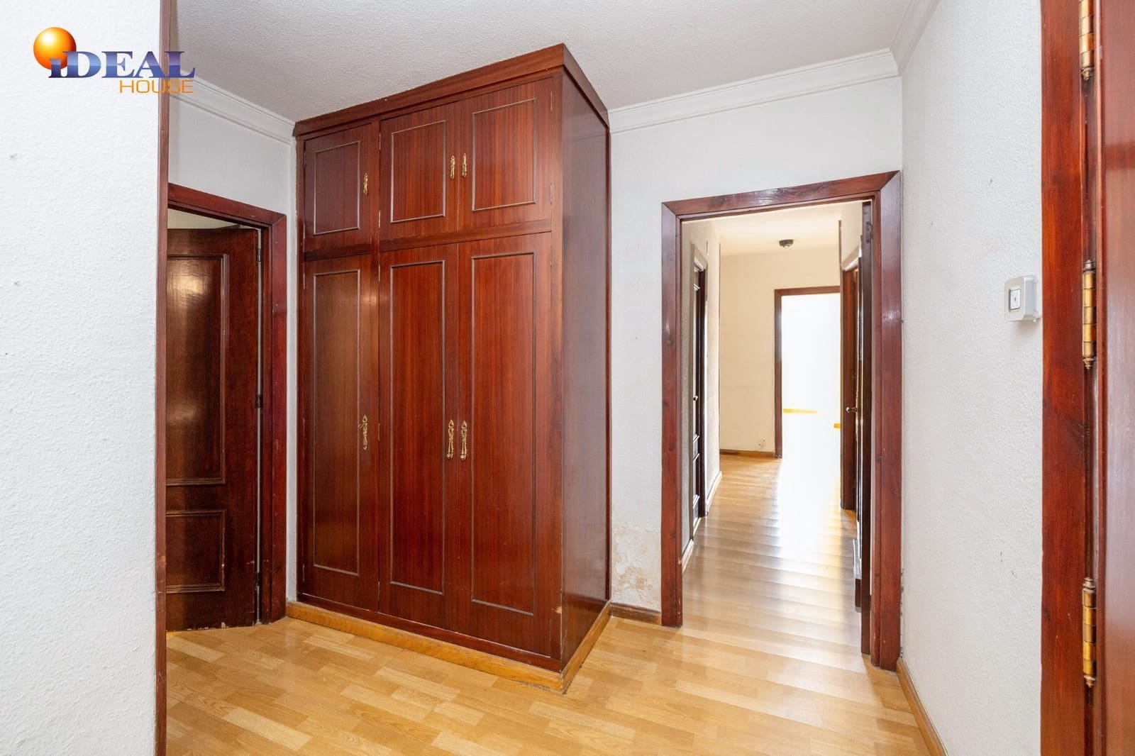 6 bedroom Flat for sale in Granada city - € 570,000 (Ref: 9434121)