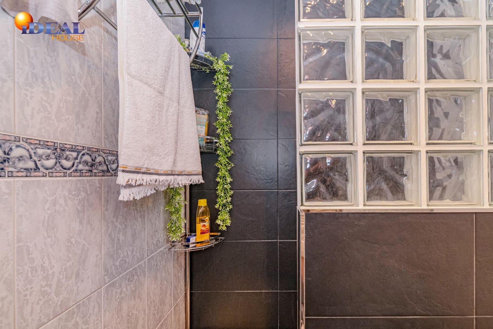 4 sovrum Radhus till salu i Loja - 140 000 € (Ref: 9434122)