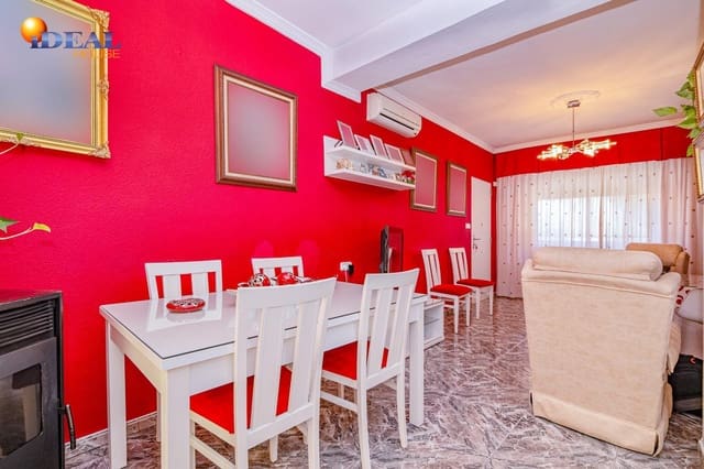 4 sovrum Radhus till salu i Loja - 140 000 € (Ref: 9434122)