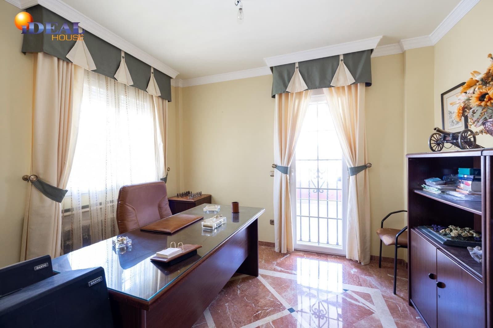 8 bedroom Villa for sale in Monachil with pool garage - € 490,000 (Ref: 9434125)