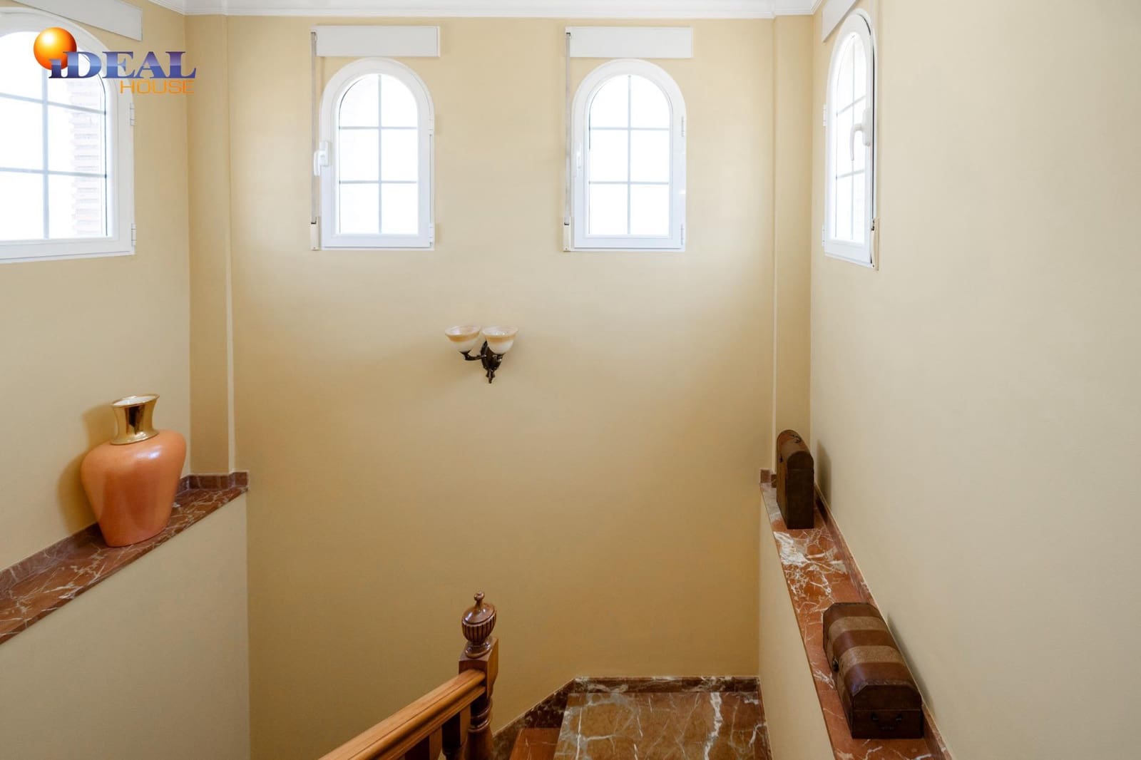 8 bedroom Villa for sale in Monachil with pool garage - € 490,000 (Ref: 9434125)