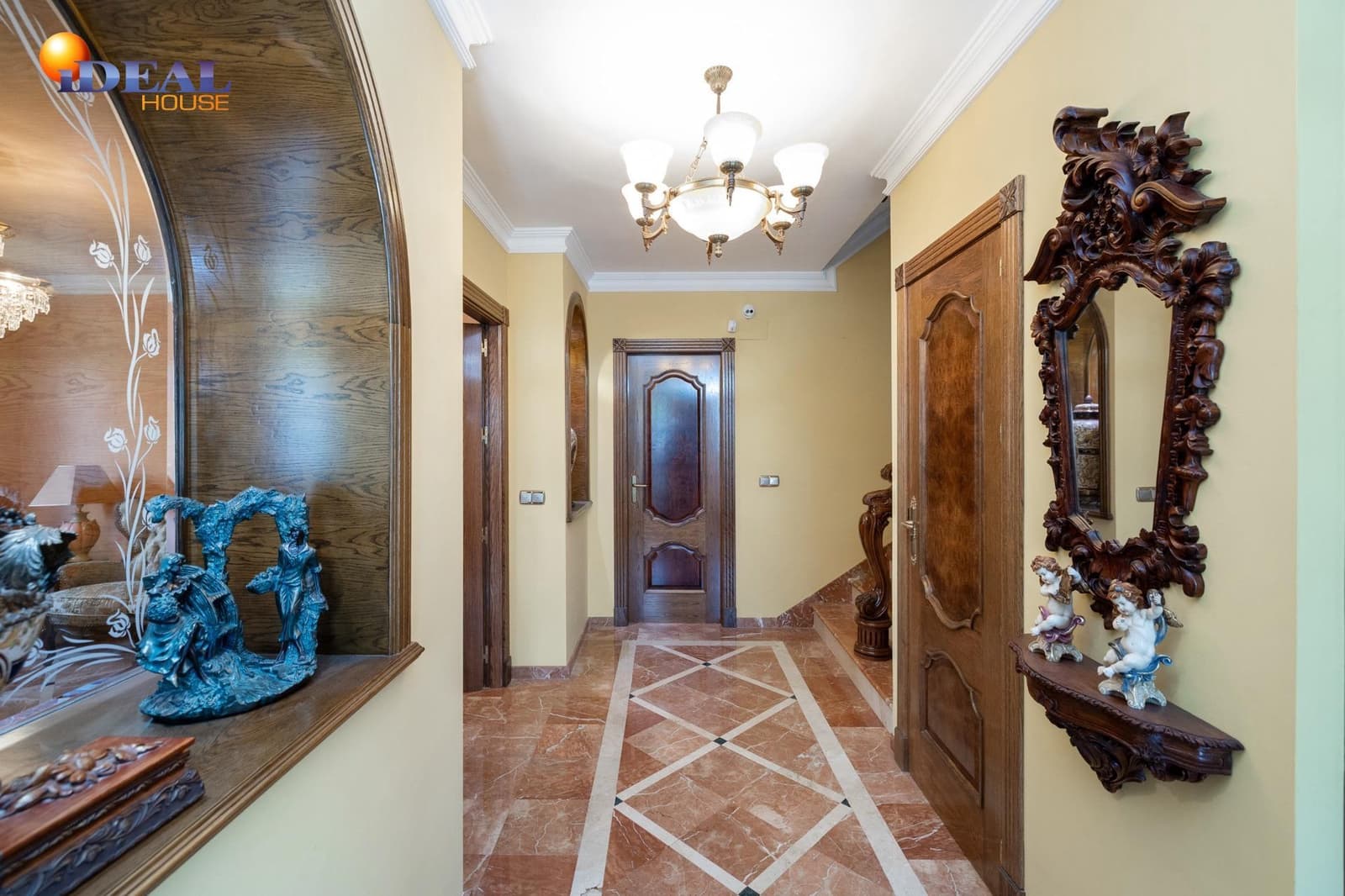 8 bedroom Villa for sale in Monachil with pool garage - € 490,000 (Ref: 9434125)