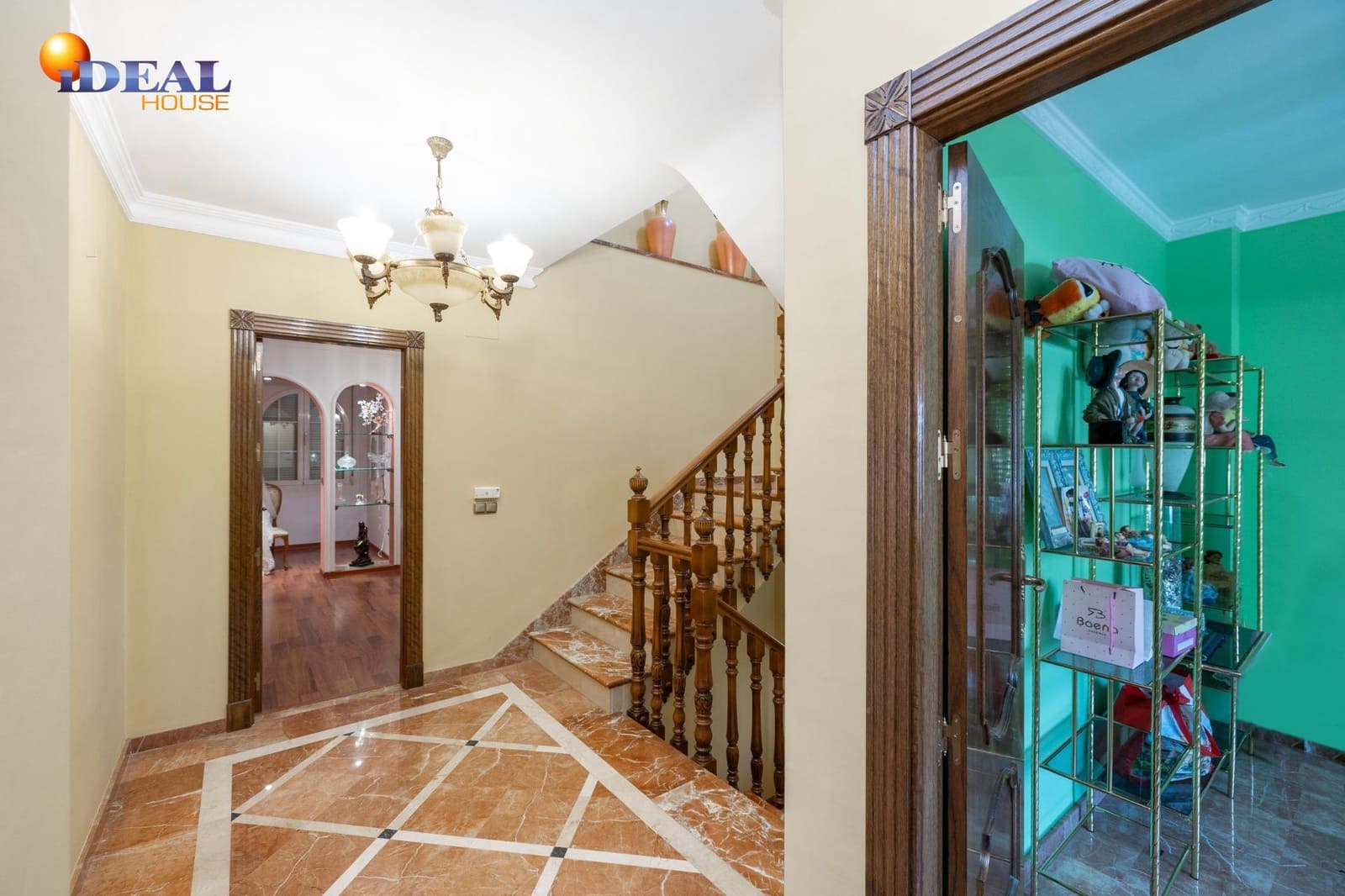 8 bedroom Villa for sale in Monachil with pool garage - € 490,000 (Ref: 9434125)