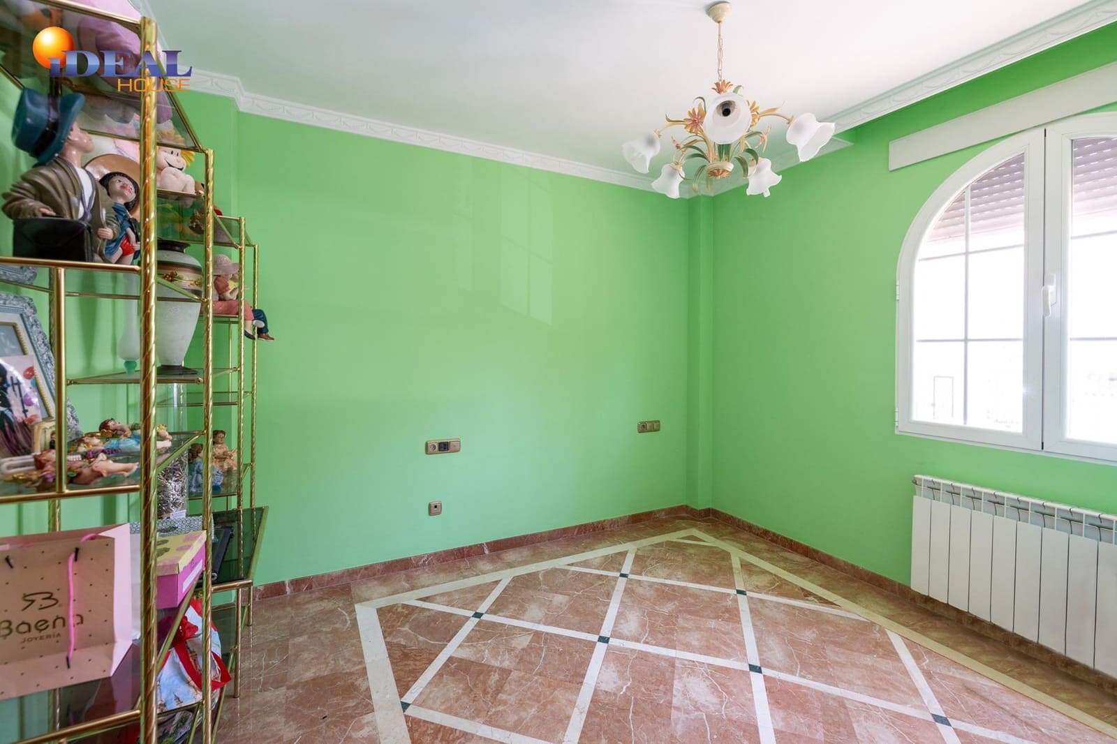 8 bedroom Villa for sale in Monachil with pool garage - € 490,000 (Ref: 9434125)