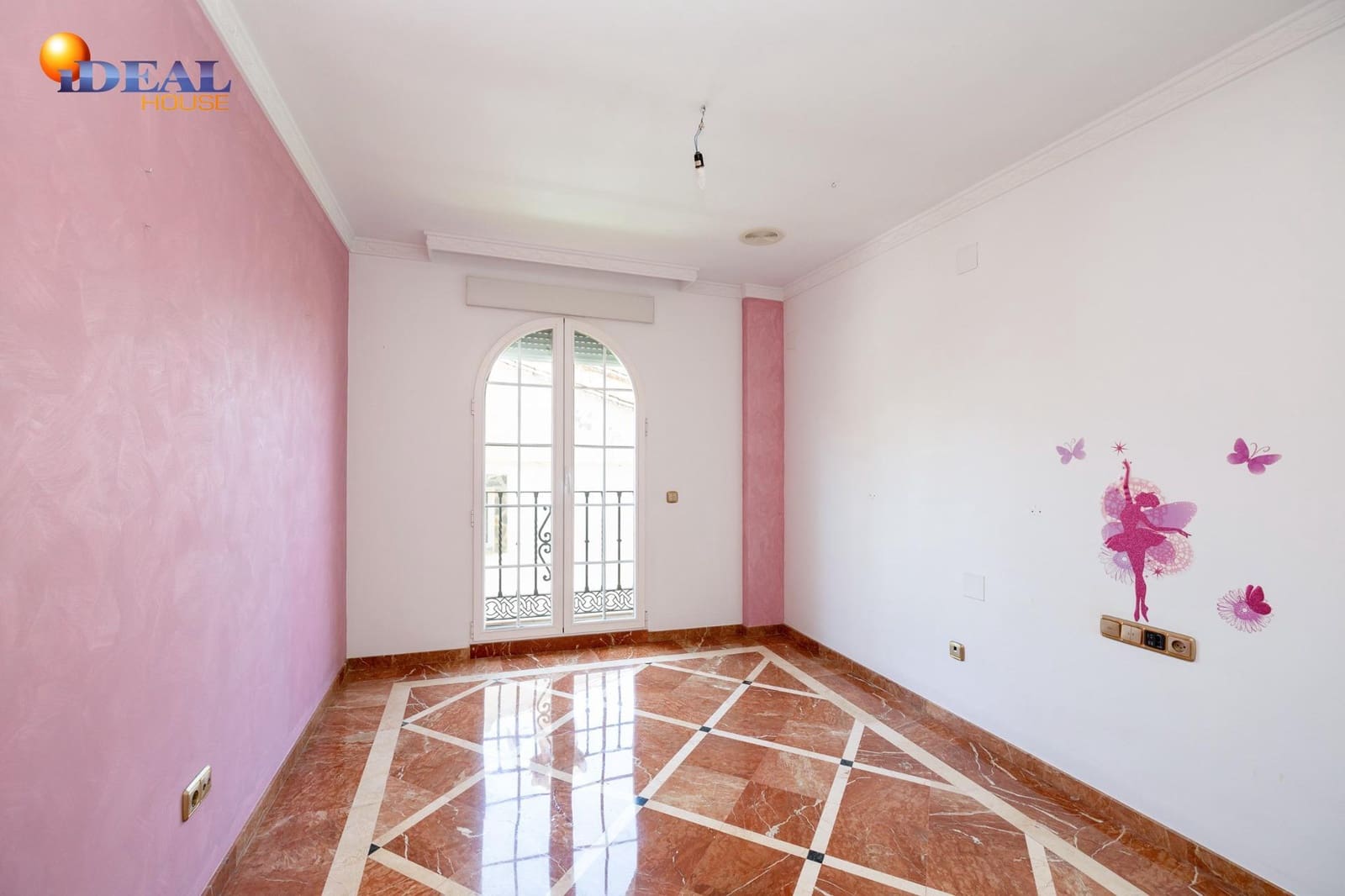 8 bedroom Villa for sale in Monachil with pool garage - € 490,000 (Ref: 9434125)