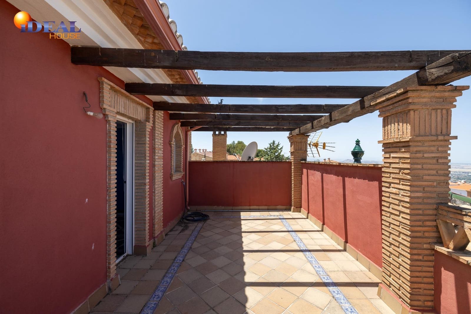 8 bedroom Villa for sale in Monachil with pool garage - € 490,000 (Ref: 9434125)