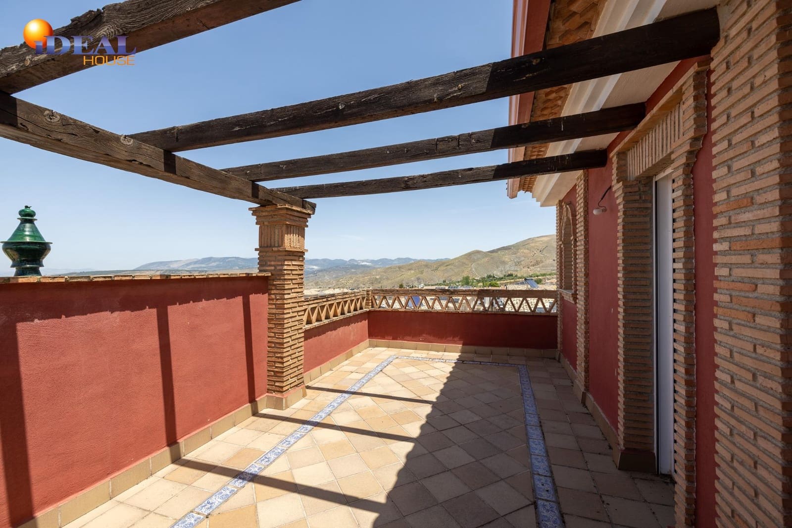 8 bedroom Villa for sale in Monachil with pool garage - € 490,000 (Ref: 9434125)