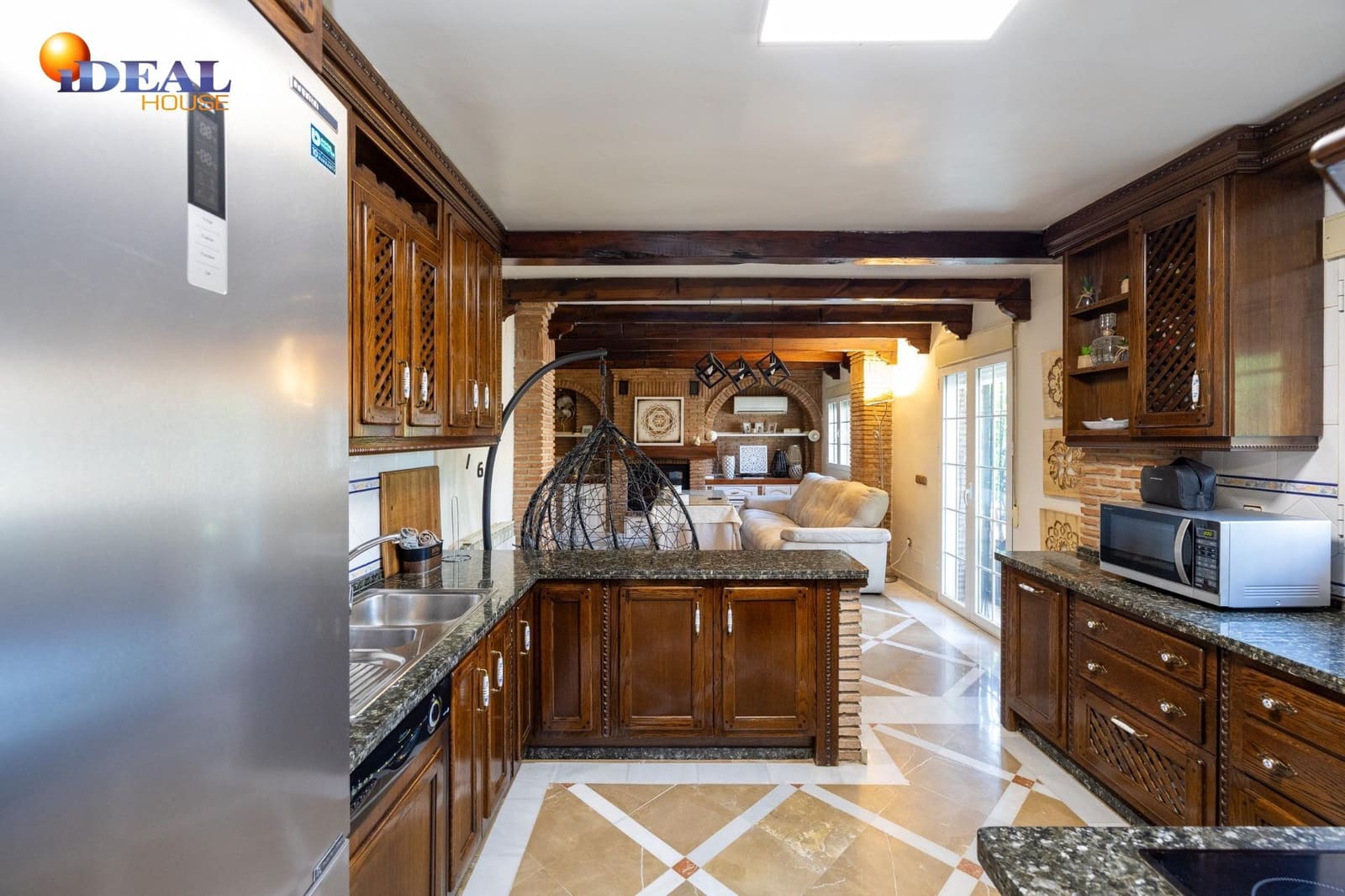 8 bedroom Villa for sale in Monachil with pool garage - € 490,000 (Ref: 9434125)