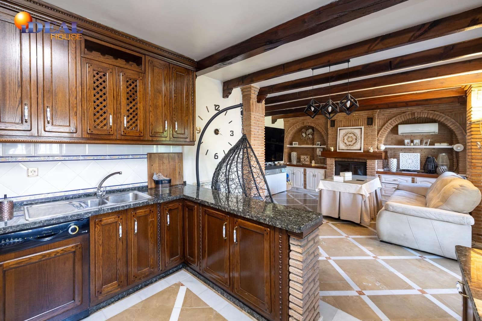 8 bedroom Villa for sale in Monachil with pool garage - € 490,000 (Ref: 9434125)