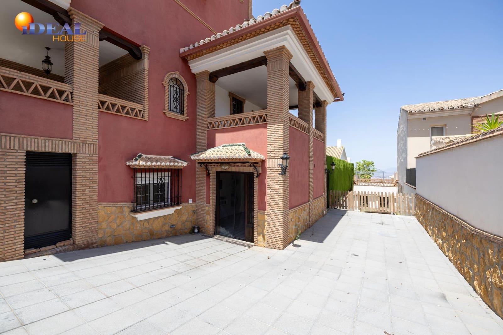 8 bedroom Villa for sale in Monachil with pool garage - € 490,000 (Ref: 9434125)