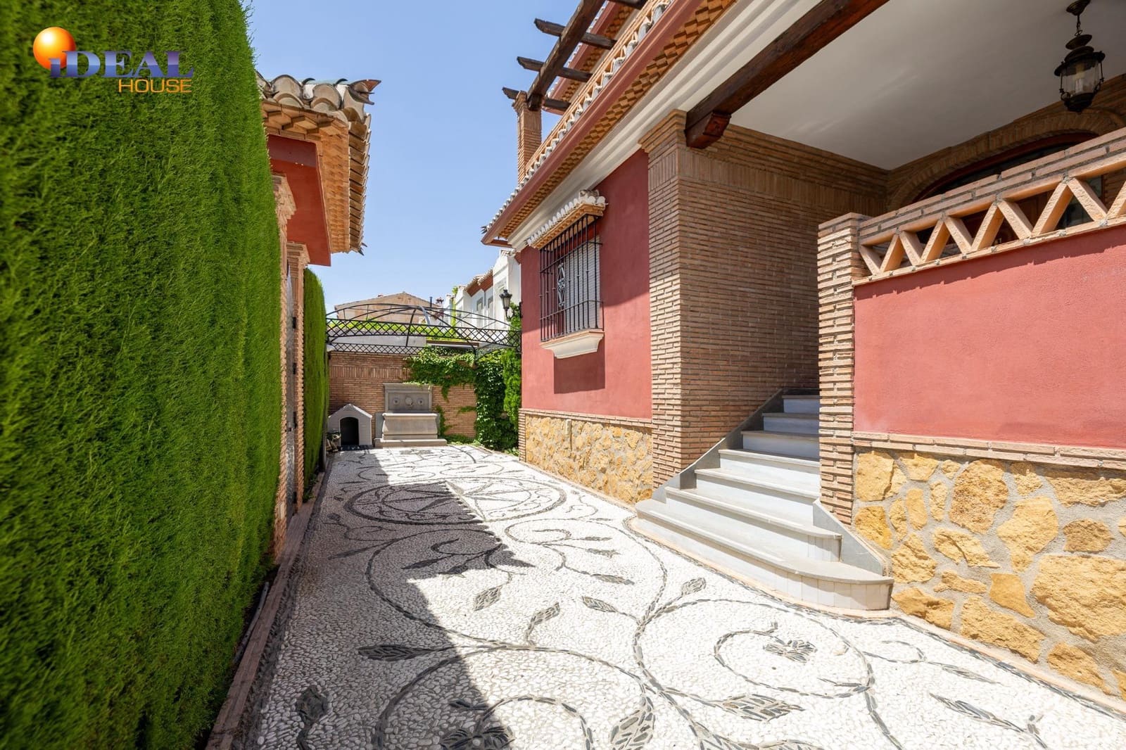 8 bedroom Villa for sale in Monachil with pool garage - € 490,000 (Ref: 9434125)