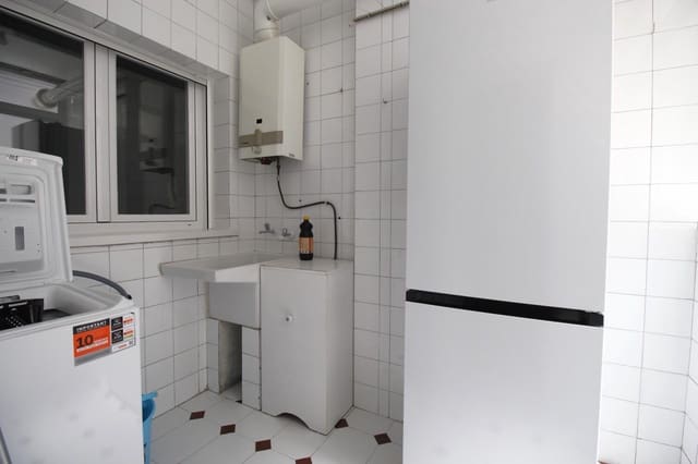 4 quarto Apartamento para arrendar em Granada cidade - 1 000 € (Ref: 9434126)