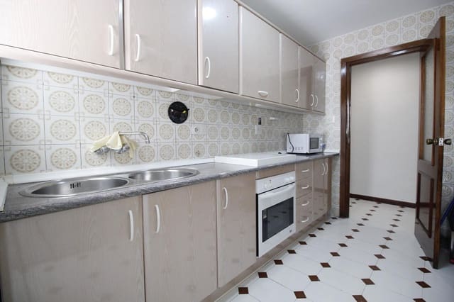 4 quarto Apartamento para arrendar em Granada cidade - 1 000 € (Ref: 9434126)