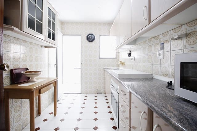 4 quarto Apartamento para arrendar em Granada cidade - 1 000 € (Ref: 9434126)