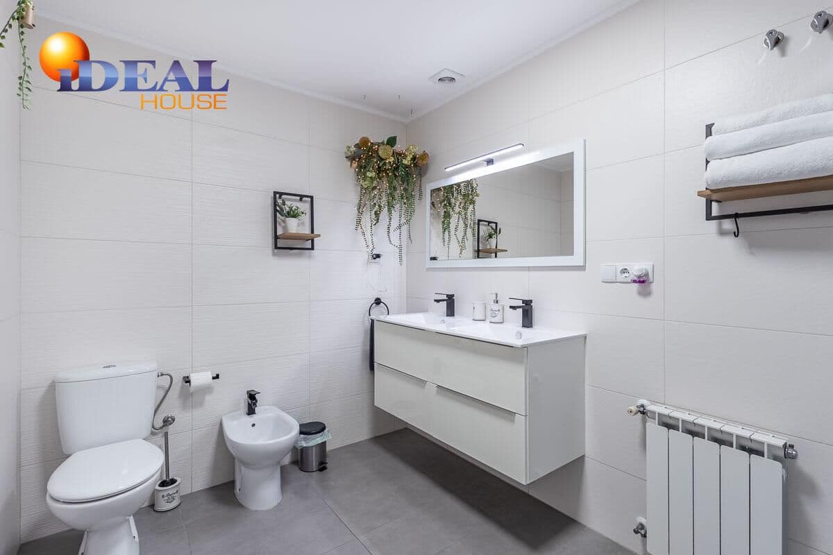 2 bedroom Flat for sale in Granada city - € 380,000 (Ref: 9434128)