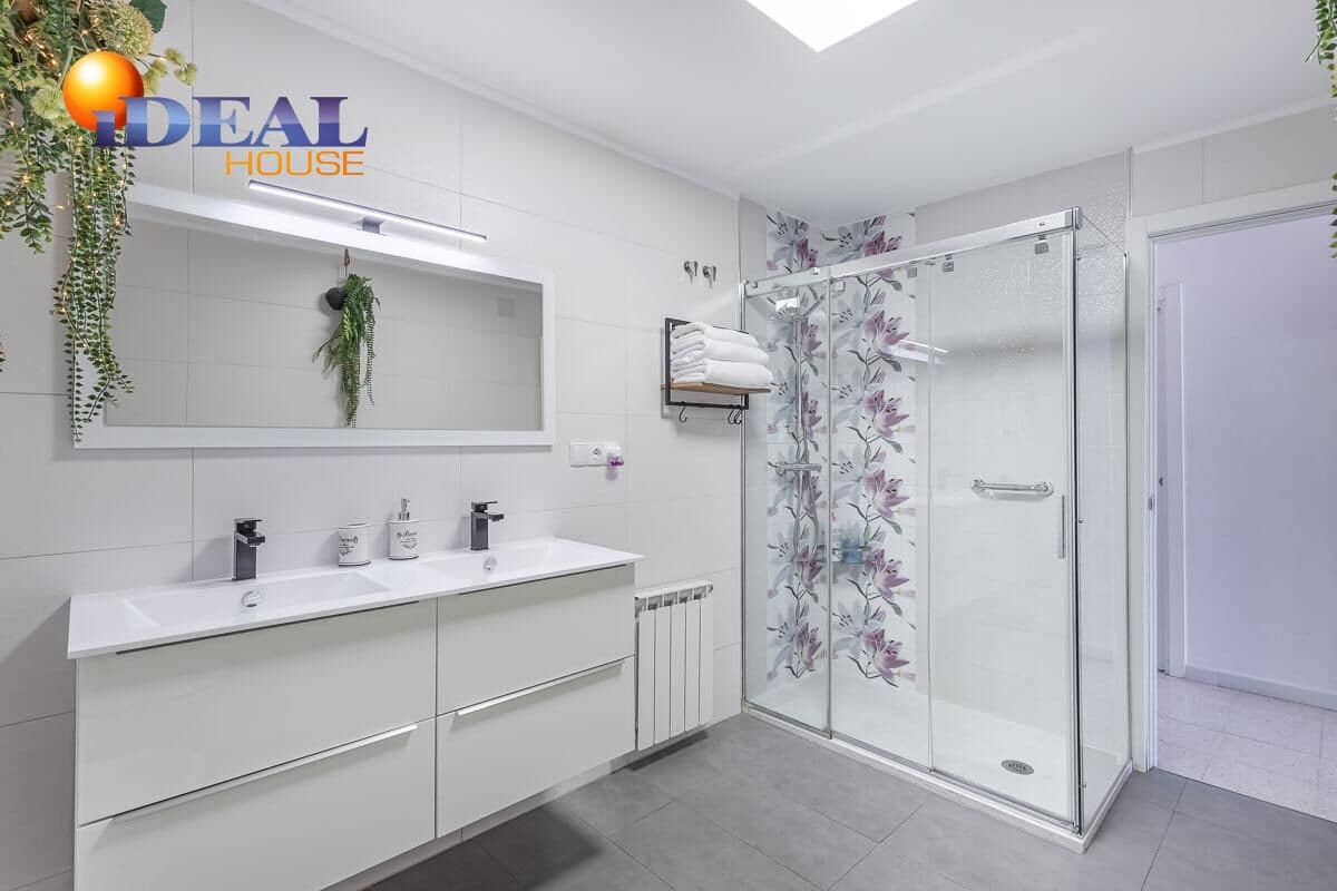 2 bedroom Flat for sale in Granada city - € 380,000 (Ref: 9434128)