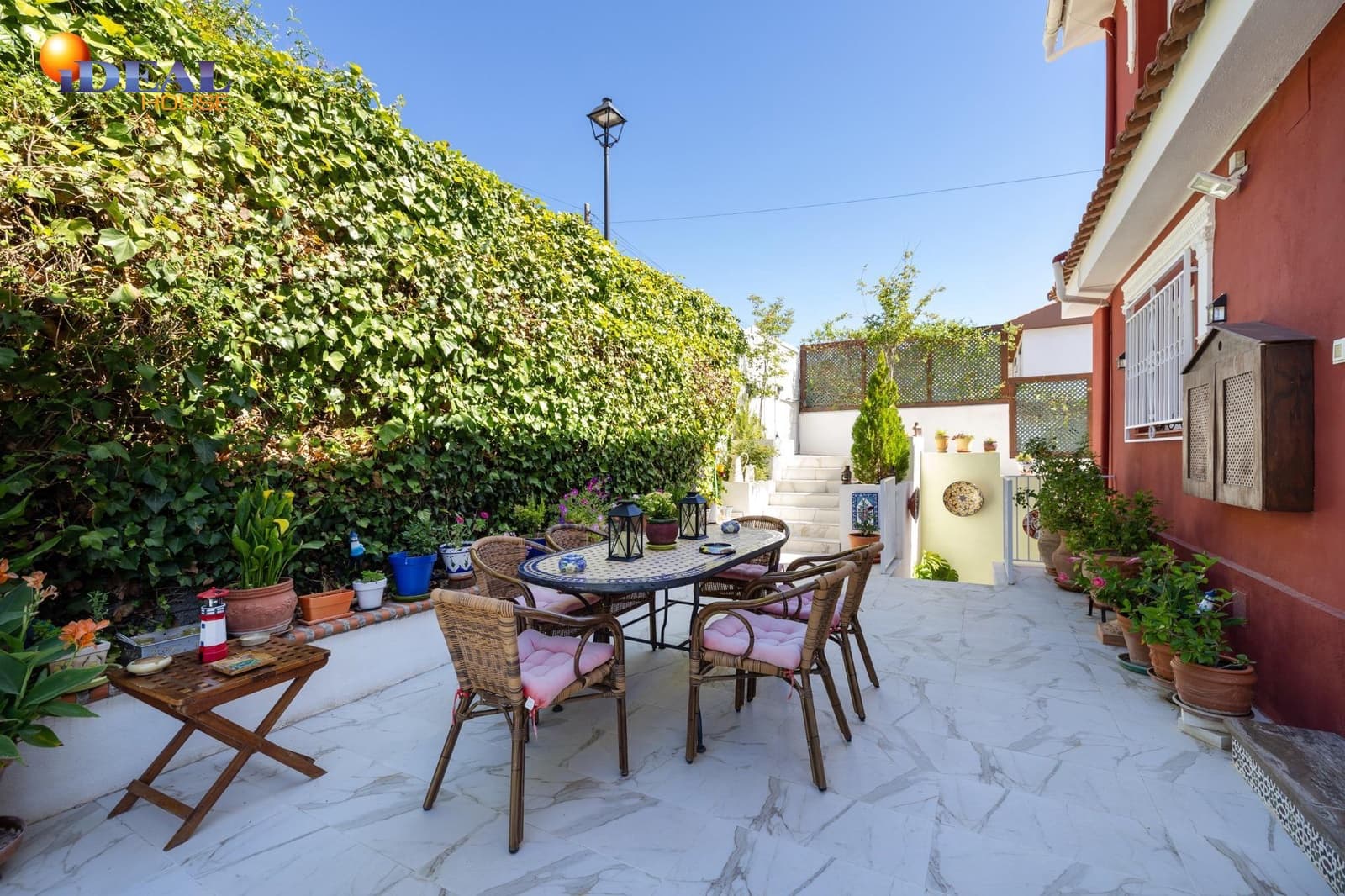 4 quarto Moradia para venda em Pinos Genil com piscina - 420 000 € (Ref: 9434130)