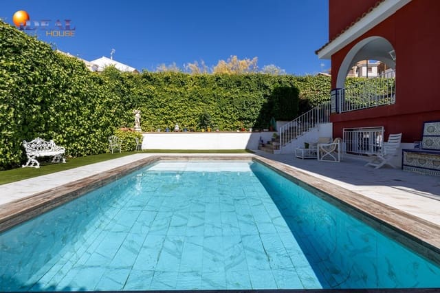 4 quarto Moradia para venda em Pinos Genil com piscina - 420 000 € (Ref: 9434130)