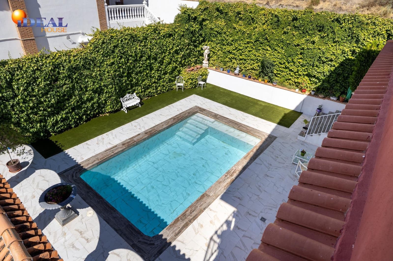 4 quarto Moradia para venda em Pinos Genil com piscina - 420 000 € (Ref: 9434130)