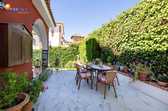 4 quarto Moradia para venda em Pinos Genil com piscina - 420 000 € (Ref: 9434130)