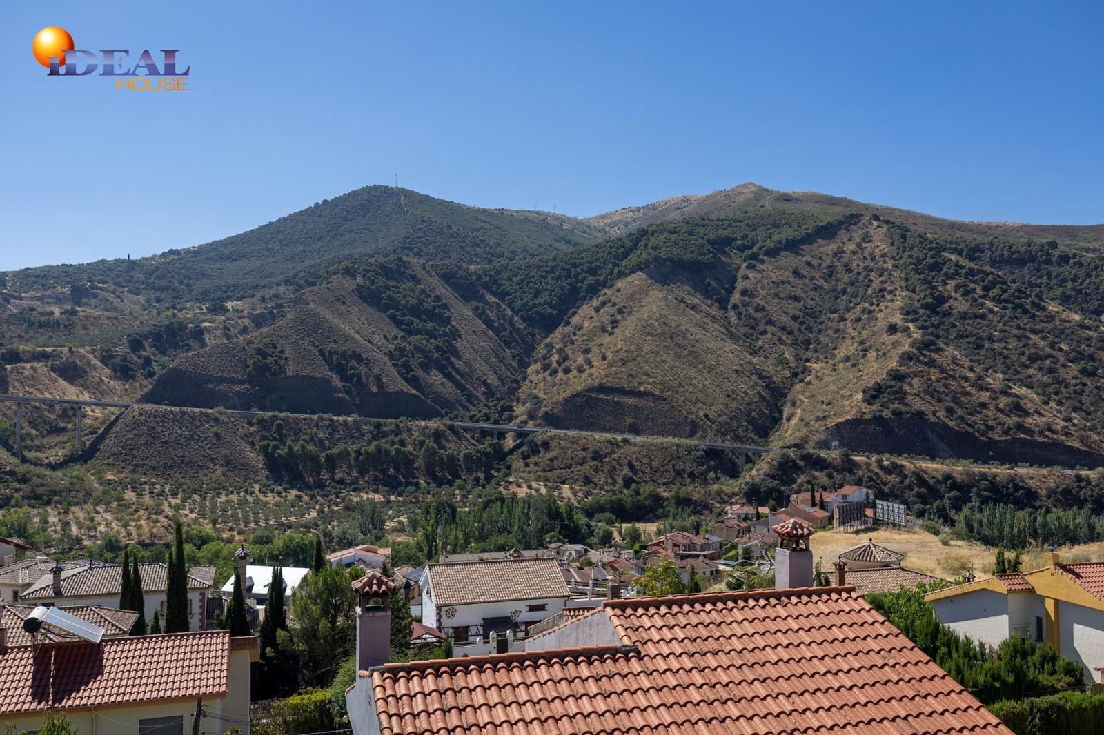 4 quarto Moradia para venda em Pinos Genil com piscina - 420 000 € (Ref: 9434130)