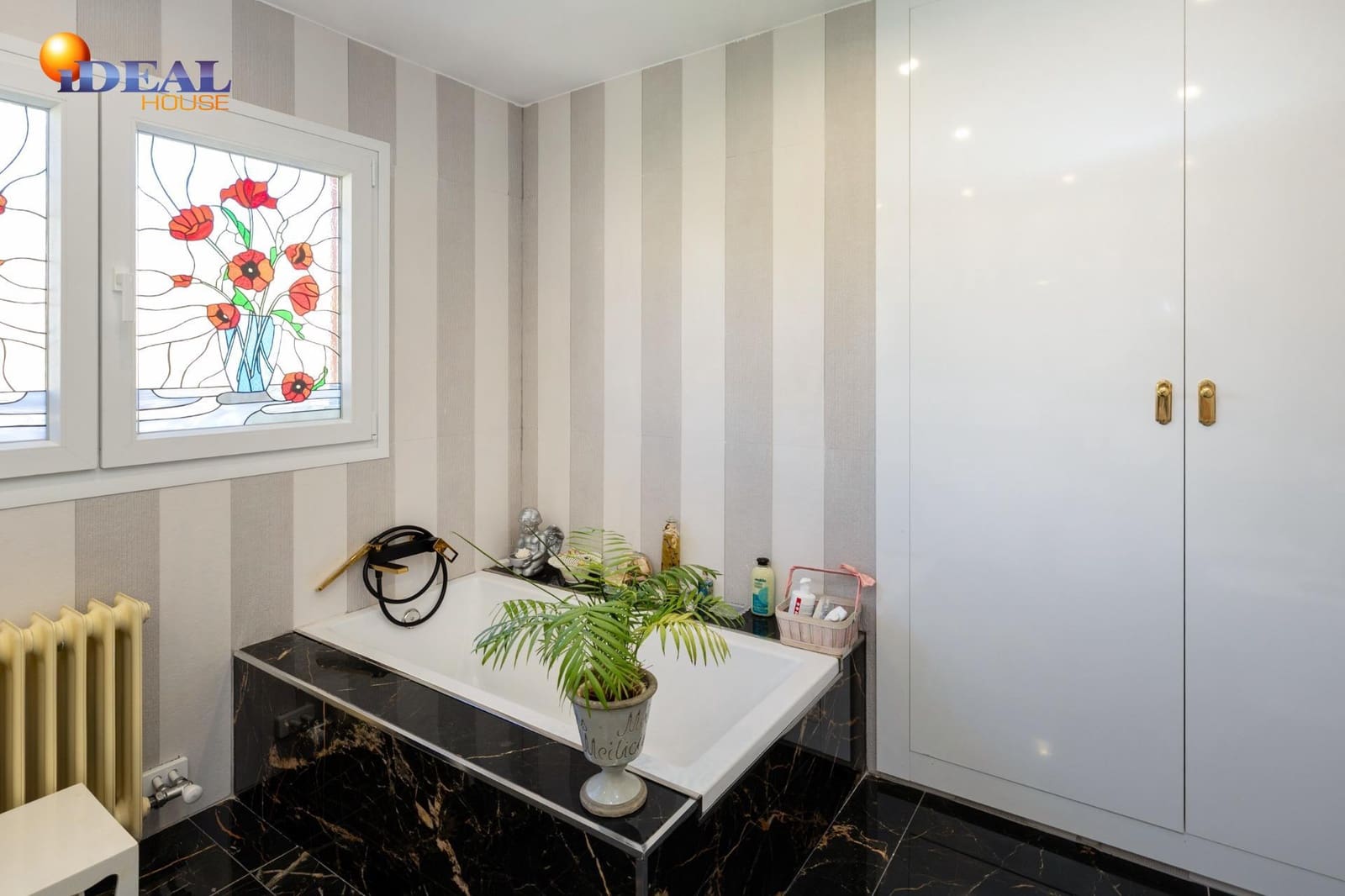 4 quarto Moradia para venda em Pinos Genil com piscina - 420 000 € (Ref: 9434130)