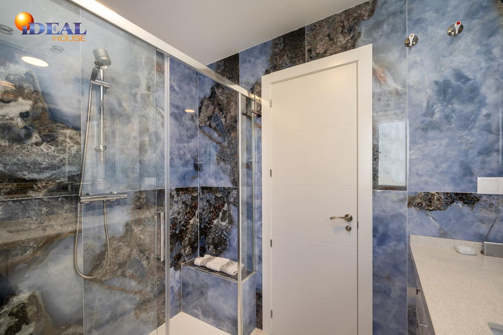 4 quarto Moradia para venda em Pinos Genil com piscina - 420 000 € (Ref: 9434130)