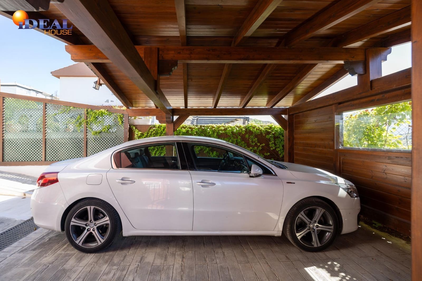 4 quarto Moradia para venda em Pinos Genil com piscina - 420 000 € (Ref: 9434130)