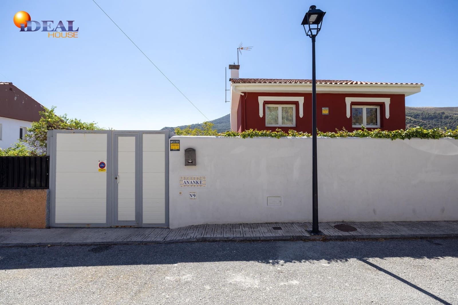 4 quarto Moradia para venda em Pinos Genil com piscina - 420 000 € (Ref: 9434130)