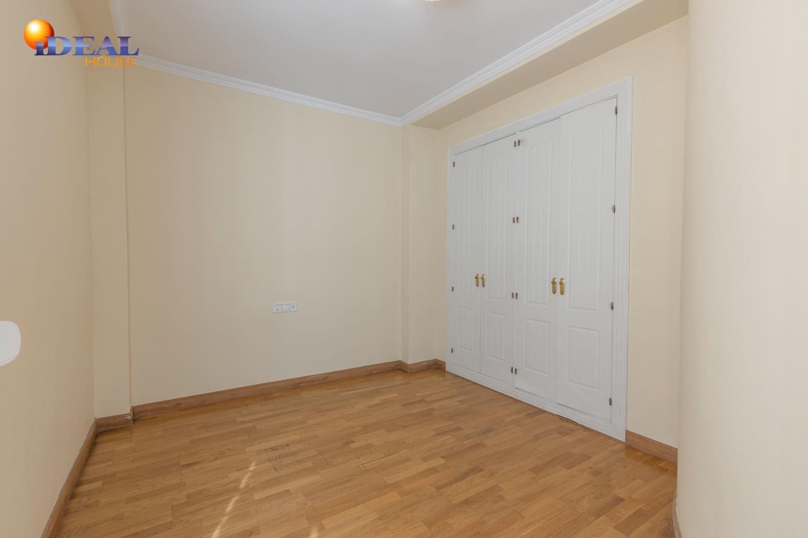 4 soverom Rekkehus til salgs i Granada by med svømmebasseng garasje - € 565 000 (Ref: 9434132)