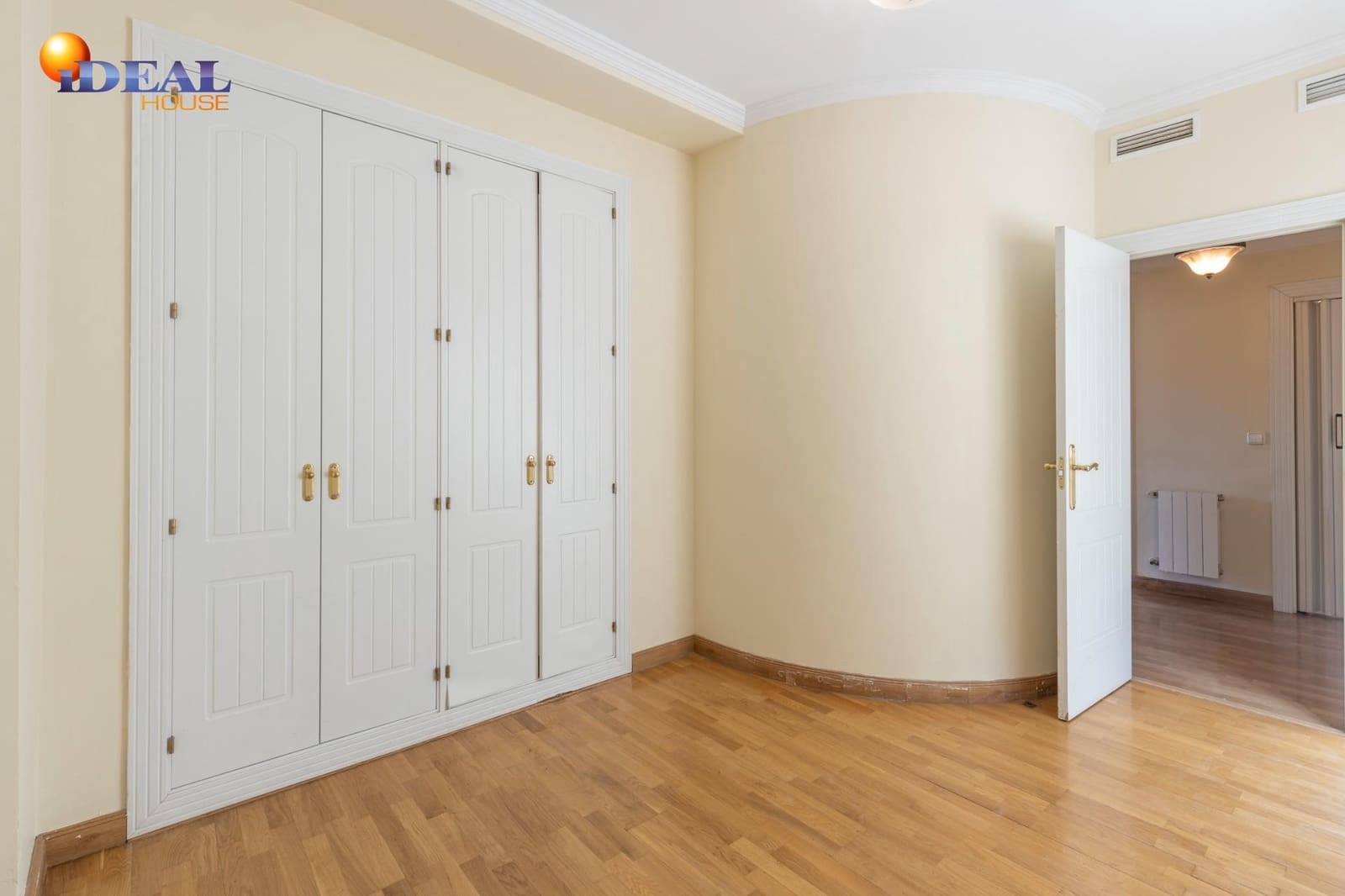 4 soverom Rekkehus til salgs i Granada by med svømmebasseng garasje - € 565 000 (Ref: 9434132)