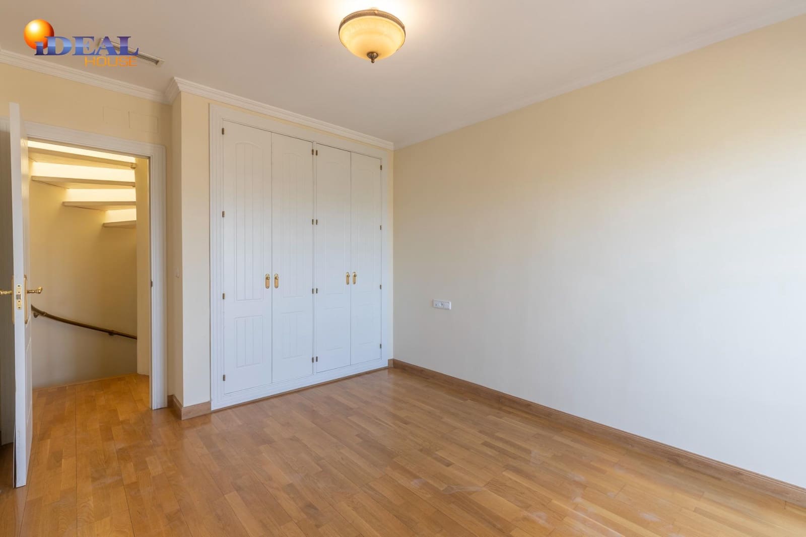 4 soverom Rekkehus til salgs i Granada by med svømmebasseng garasje - € 565 000 (Ref: 9434132)