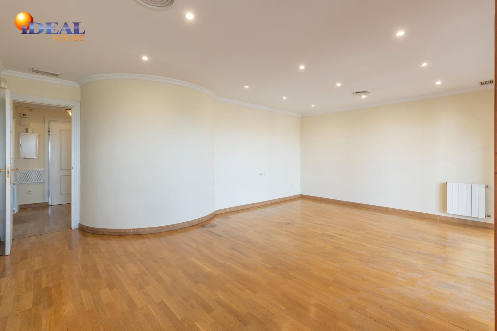 4 soverom Rekkehus til salgs i Granada by med svømmebasseng garasje - € 565 000 (Ref: 9434132)