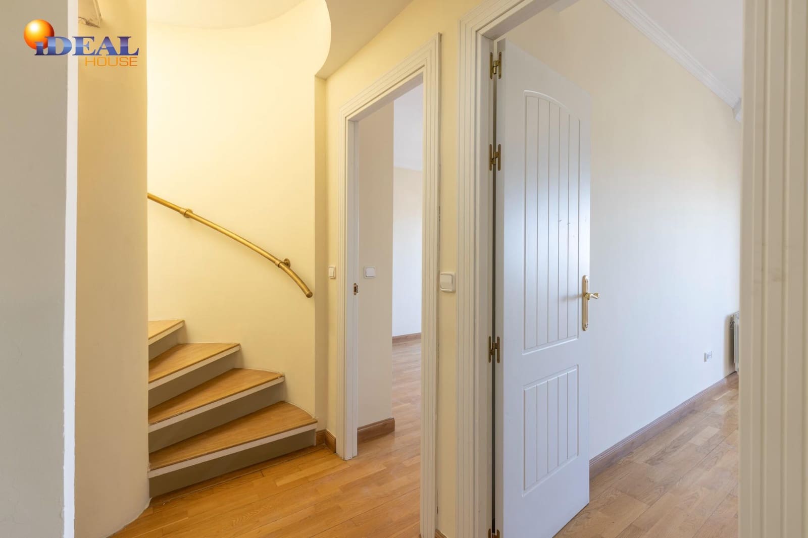 4 soverom Rekkehus til salgs i Granada by med svømmebasseng garasje - € 565 000 (Ref: 9434132)