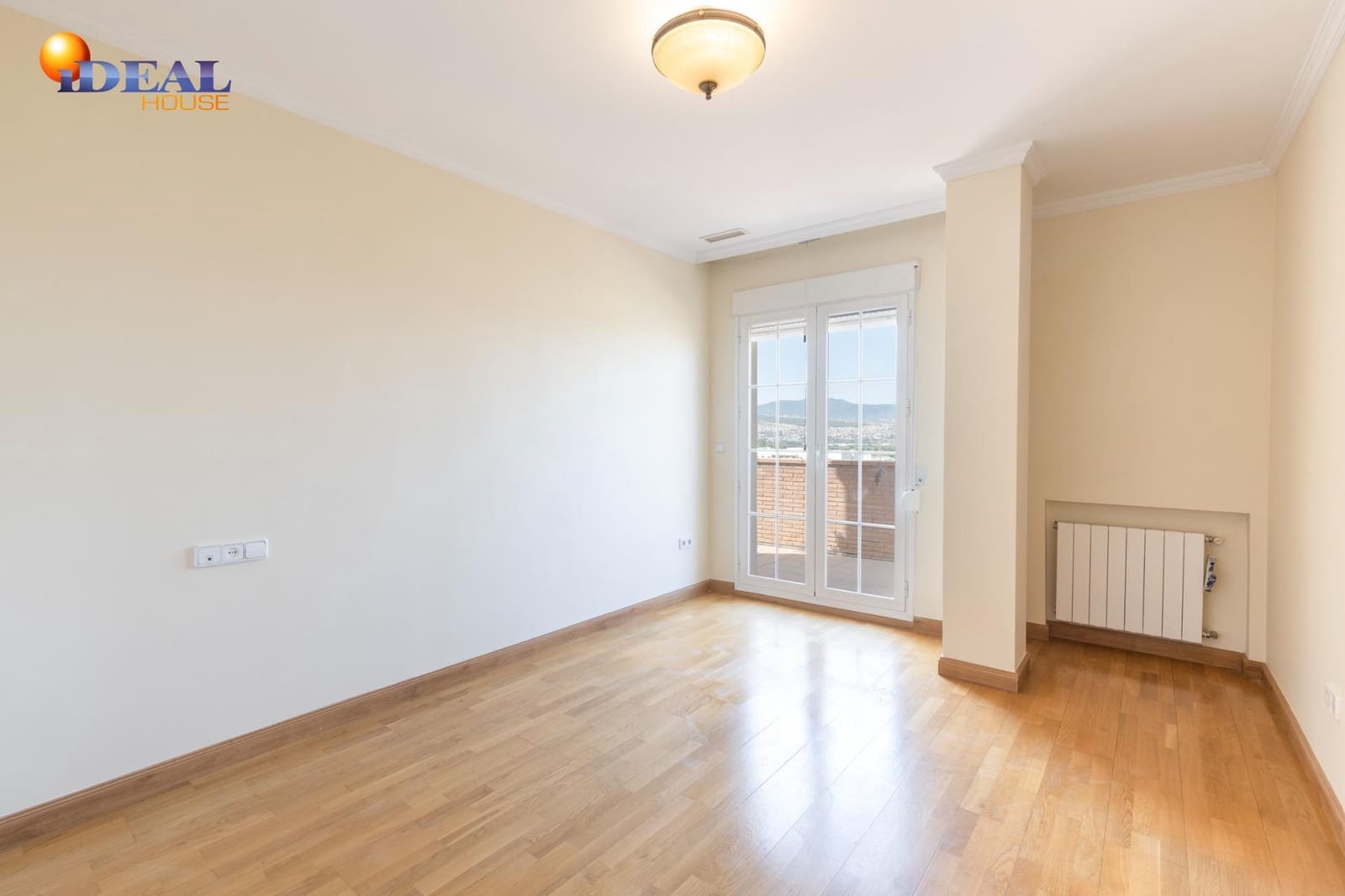 4 soverom Rekkehus til salgs i Granada by med svømmebasseng garasje - € 565 000 (Ref: 9434132)