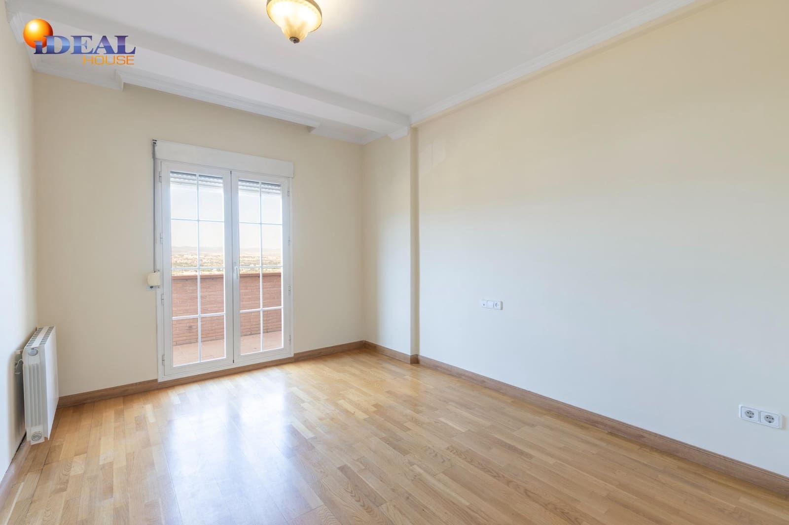 4 soverom Rekkehus til salgs i Granada by med svømmebasseng garasje - € 565 000 (Ref: 9434132)