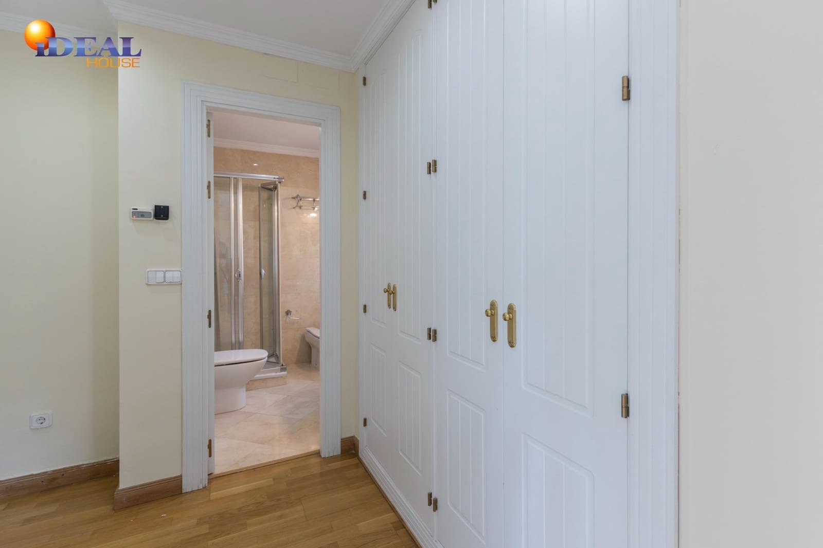 4 soverom Rekkehus til salgs i Granada by med svømmebasseng garasje - € 565 000 (Ref: 9434132)