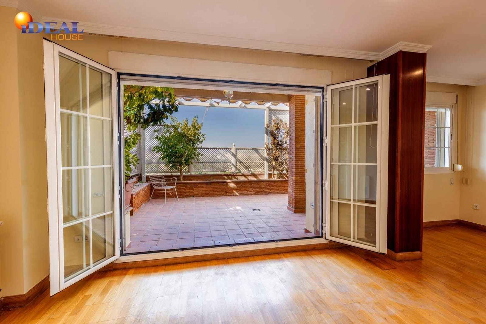 4 soverom Rekkehus til salgs i Granada by med svømmebasseng garasje - € 565 000 (Ref: 9434132)