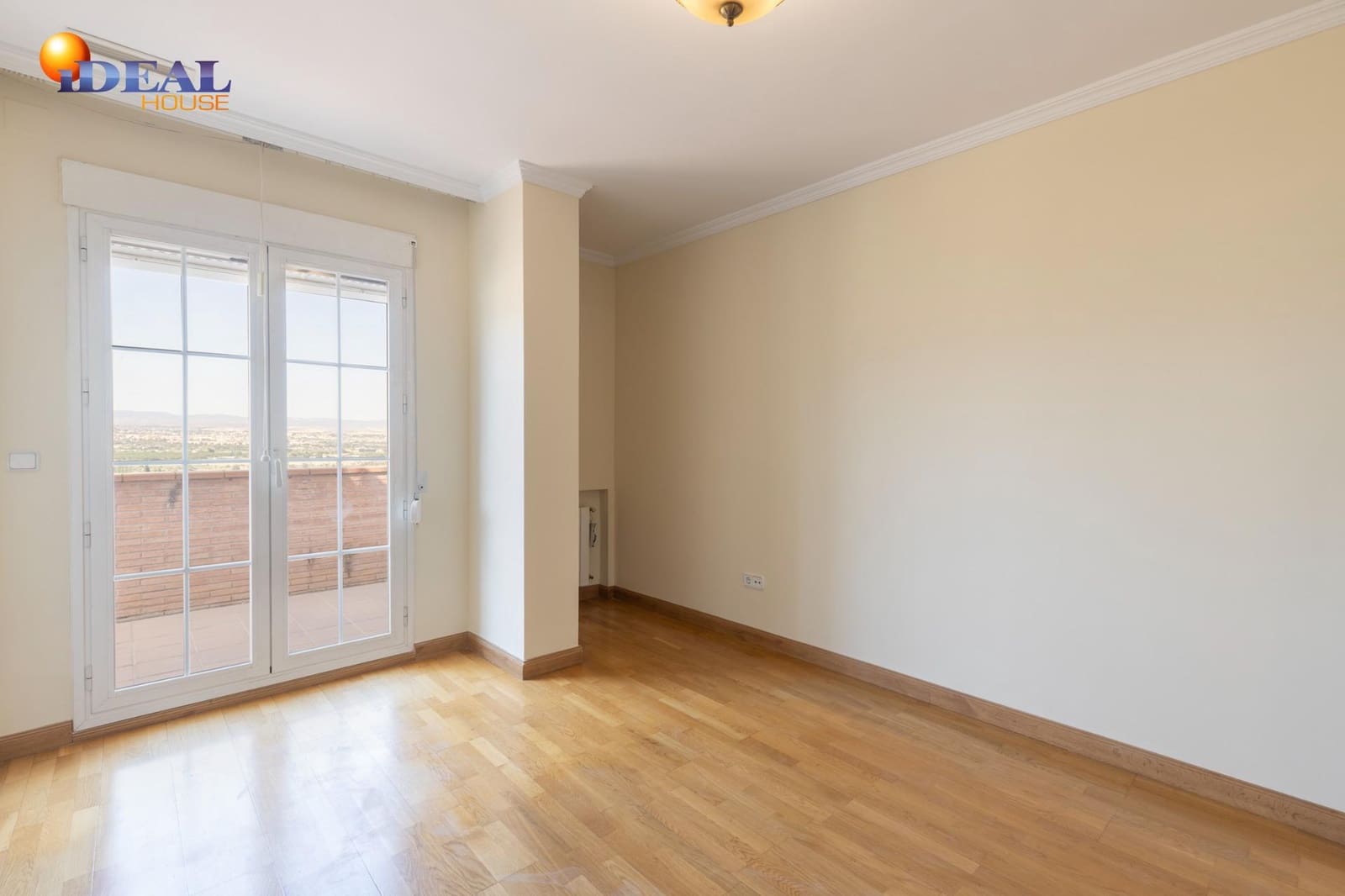 4 soverom Rekkehus til salgs i Granada by med svømmebasseng garasje - € 565 000 (Ref: 9434132)