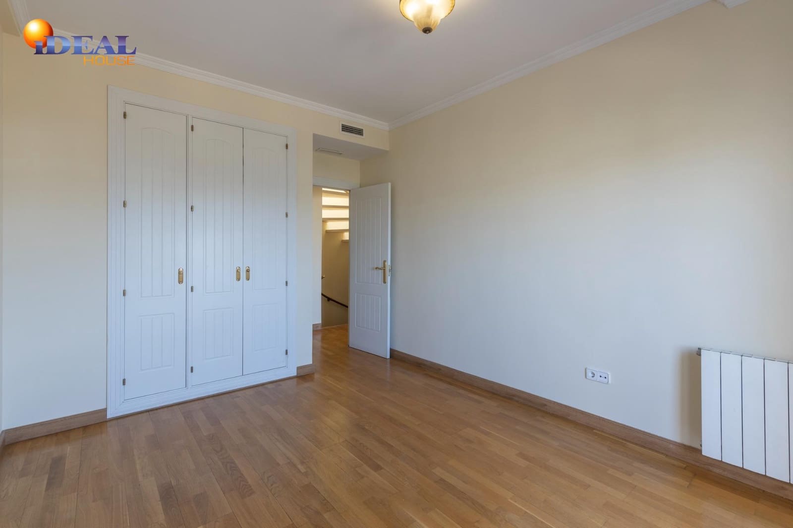 4 soverom Rekkehus til salgs i Granada by med svømmebasseng garasje - € 565 000 (Ref: 9434132)